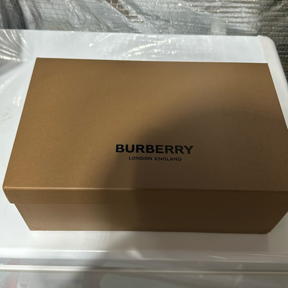 Burberry Rangleton Optic White Size 8M